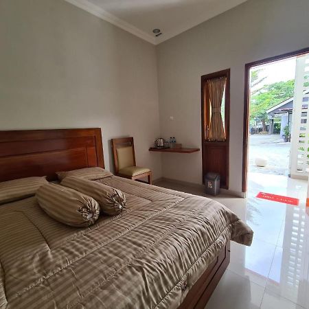 Hotel Kaliu Pacitan Exterior foto